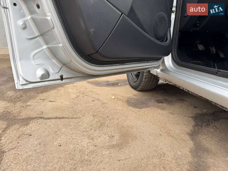 Седан Renault Logan 2009 в Дніпрі