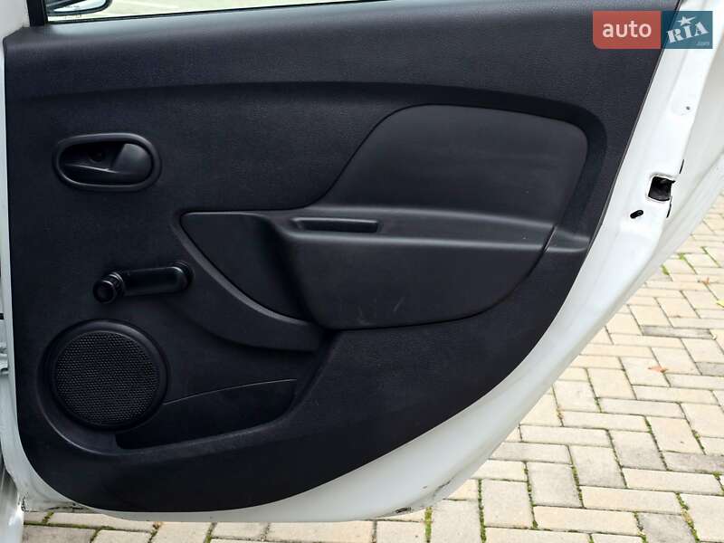 Седан Renault Logan 2013 в Харкові