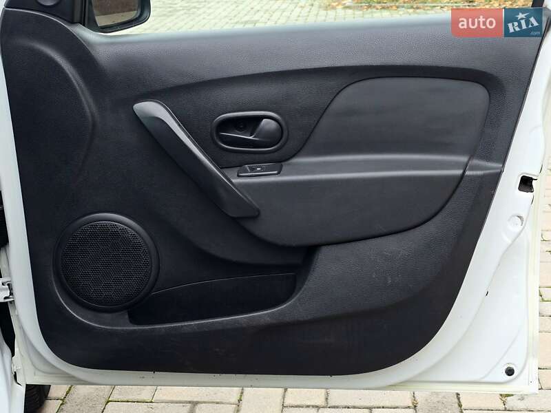 Седан Renault Logan 2013 в Харкові