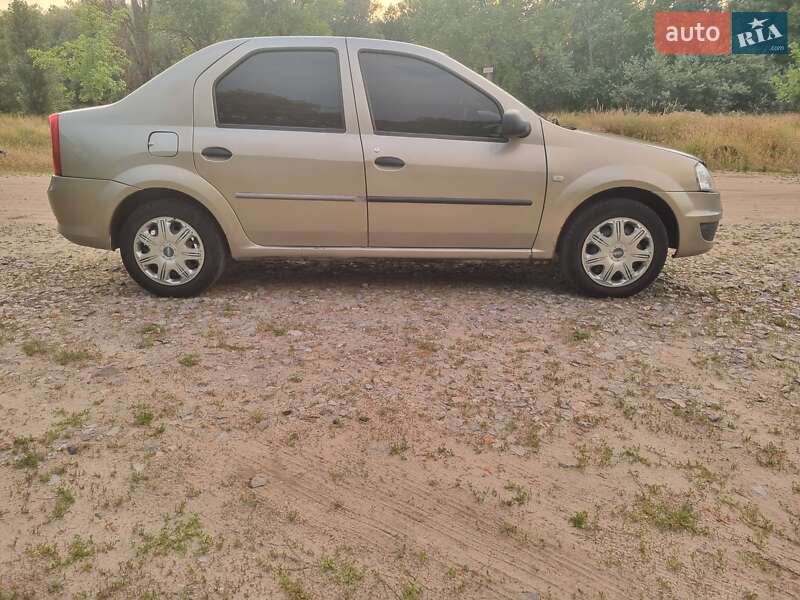 Седан Renault Logan 2012 в Полтаве