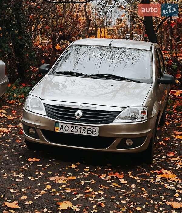 Седан Renault Logan 2010 в Ужгороді фото Седан Renault Logan 2010 в Ужгороді