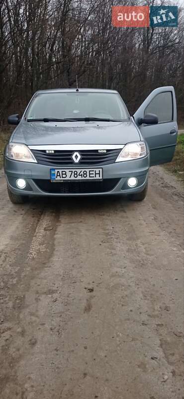 Седан Renault Logan 2011 в Шпикові