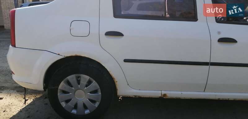 Седан Renault Logan 2012 в Чернівцях