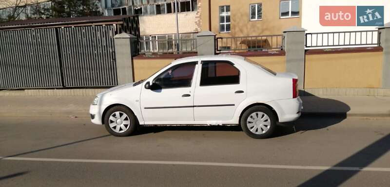 Седан Renault Logan 2012 в Чернівцях