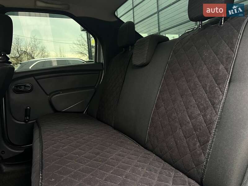 Седан Renault Logan 2011 в Ивано-Франковске