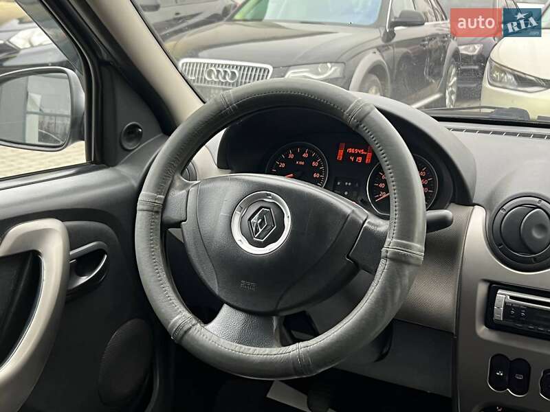 Седан Renault Logan 2011 в Ивано-Франковске