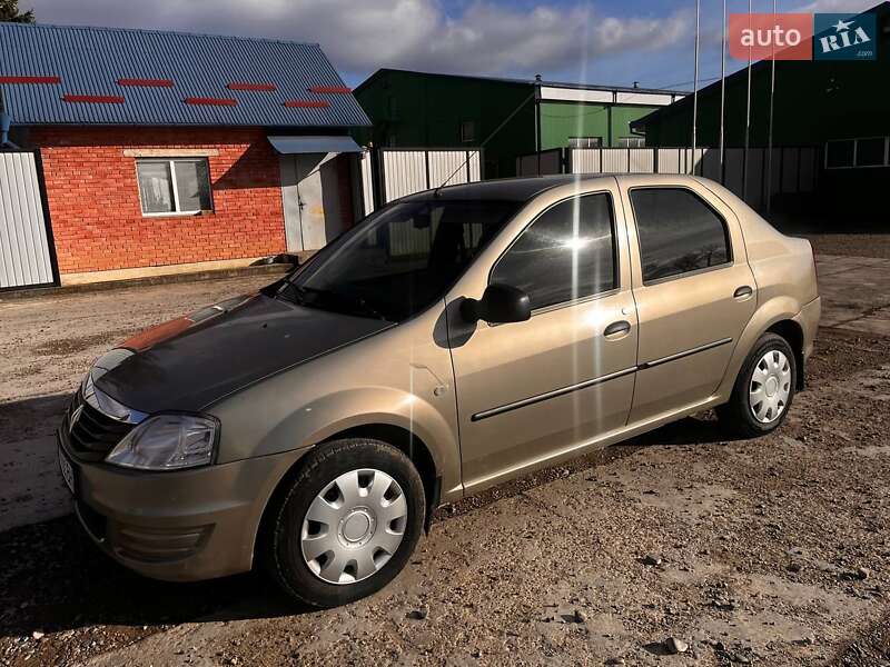 Седан Renault Logan 2010 в Залещиках