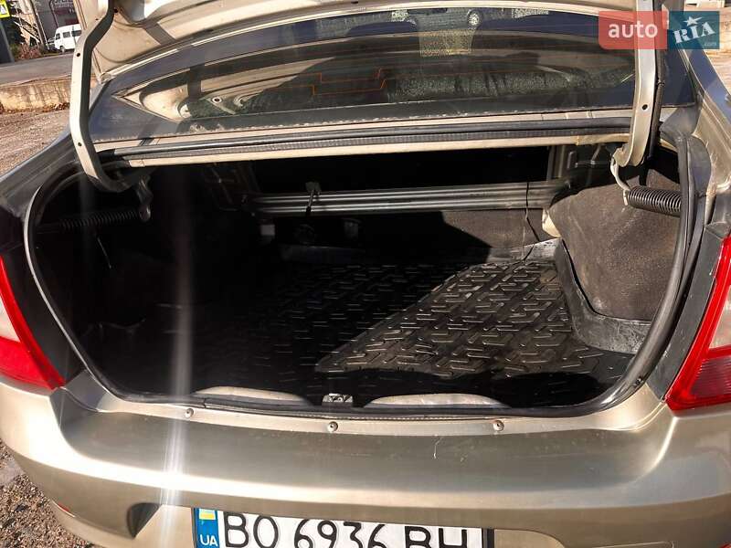 Седан Renault Logan 2010 в Залещиках