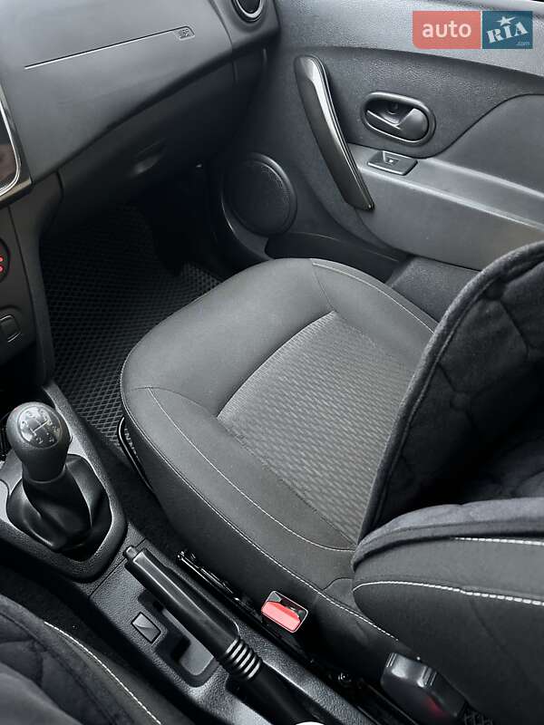 Седан Renault Logan 2017 в Львове