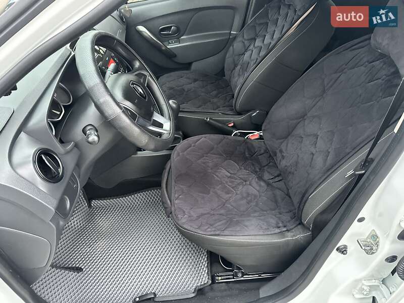 Седан Renault Logan 2017 в Львове