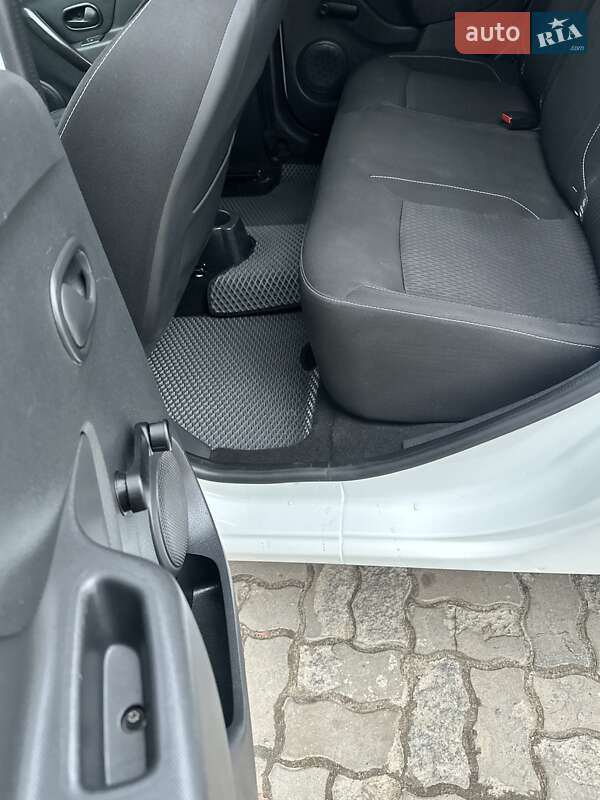 Седан Renault Logan 2017 в Львове