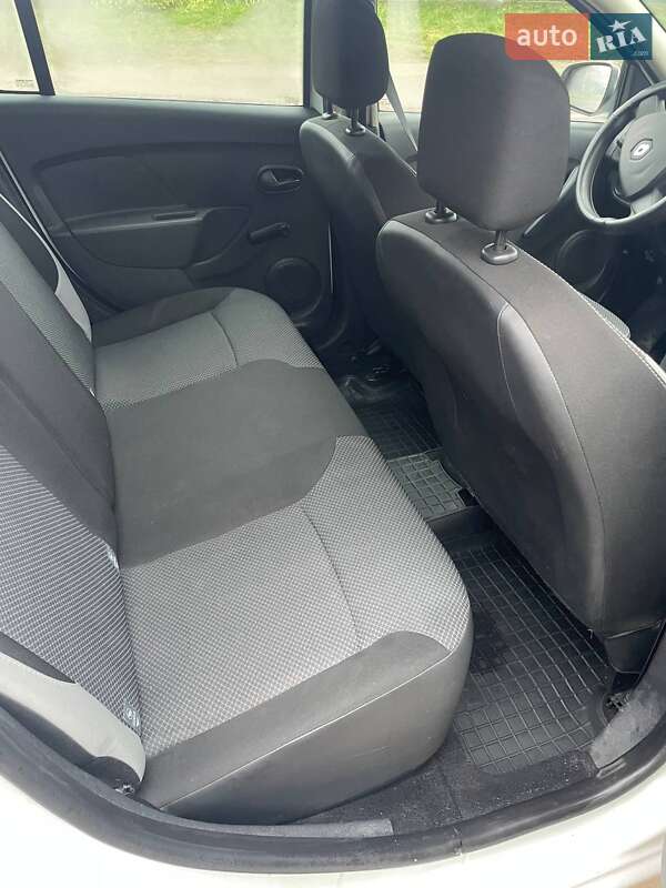 Универсал Renault Logan 2016 в Белой Церкви фото 17 Универсал Renault Logan 2016 в Белой Церкви