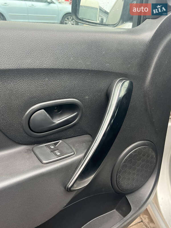 Седан Renault Logan 2013 в Кривом Роге