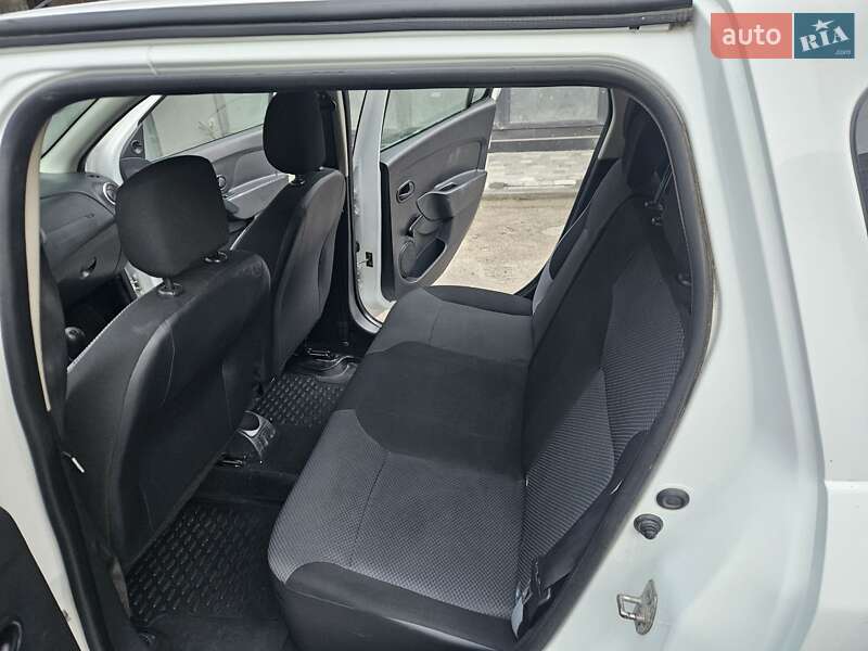 Універсал Renault Logan 2015 в Вінниці фото 44 Універсал Renault Logan 2015 в Вінниці