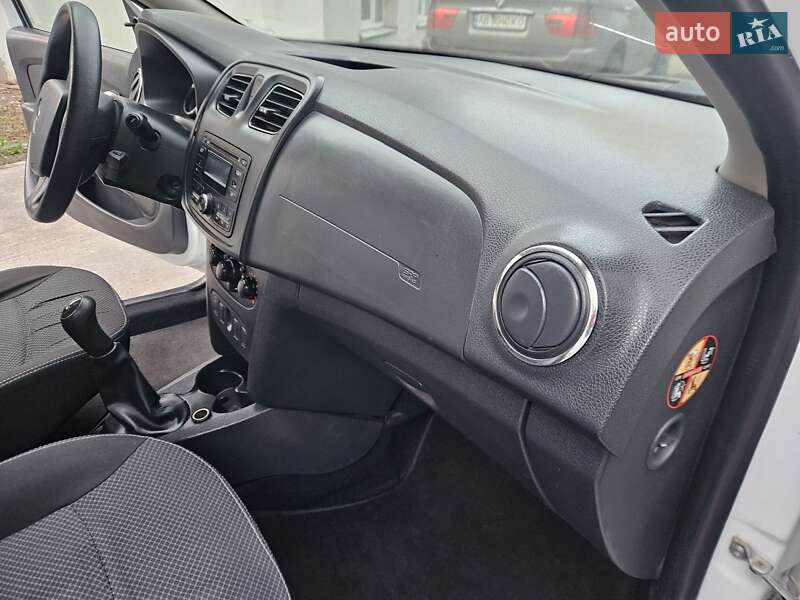 Універсал Renault Logan 2015 в Вінниці фото 47 Універсал Renault Logan 2015 в Вінниці