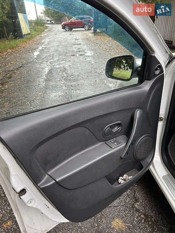 Седан Renault Logan 2013 в Житомирі