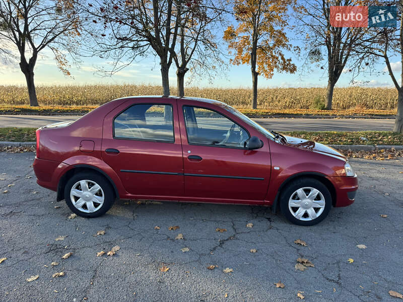 Седан Renault Logan 2012 в Володимирі