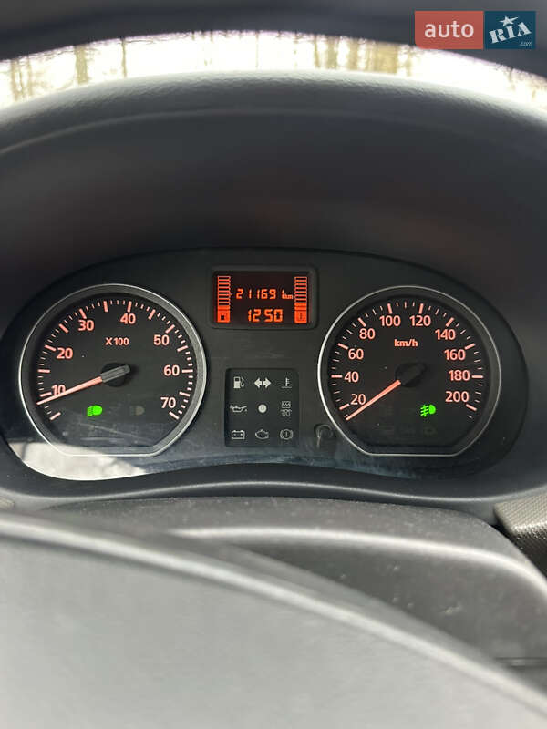 Седан Renault Logan 2012 в Киеве фото 13 Седан Renault Logan 2012 в Киеве