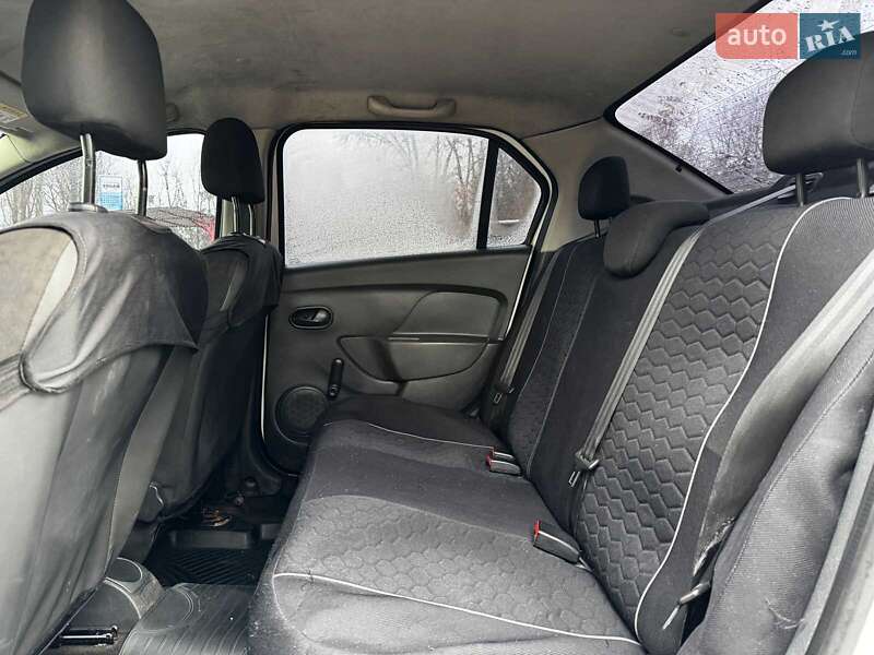 Седан Renault Logan 2015 в Киеве фото 21 Седан Renault Logan 2015 в Киеве