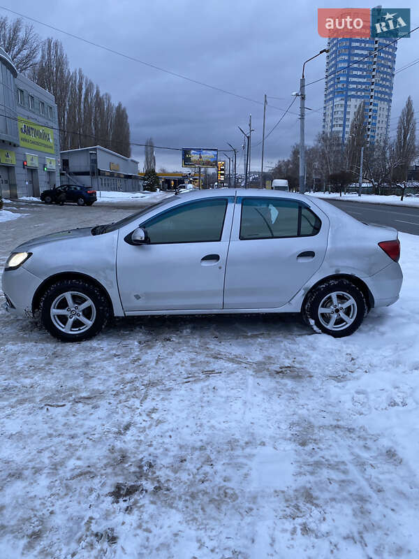 Седан Renault Logan 2013 в Харкові