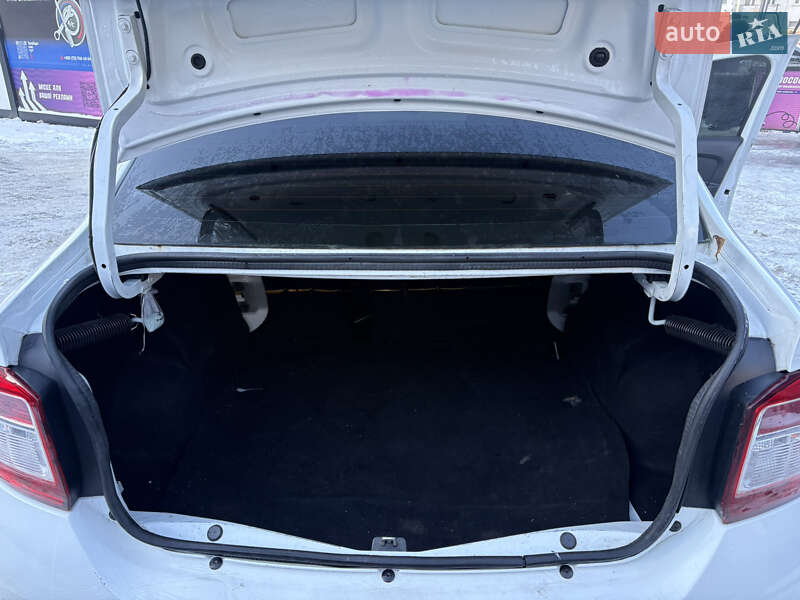 Седан Renault Logan 2016 в Львове