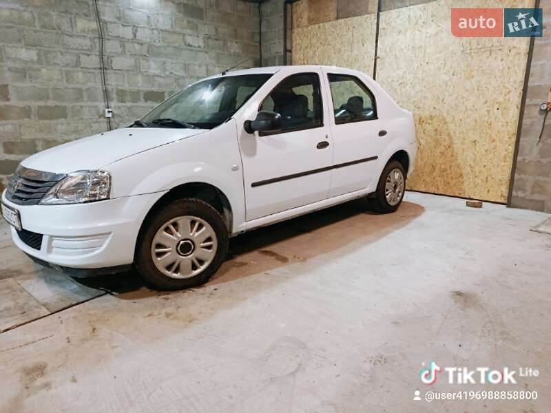 Седан Renault Logan 2012 в Тернополе