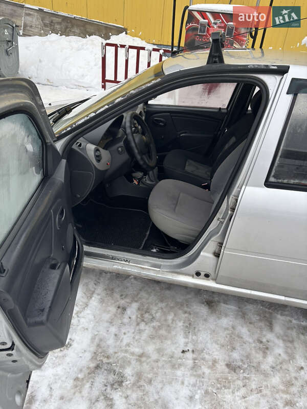 Седан Renault Logan 2010 в Чернигове