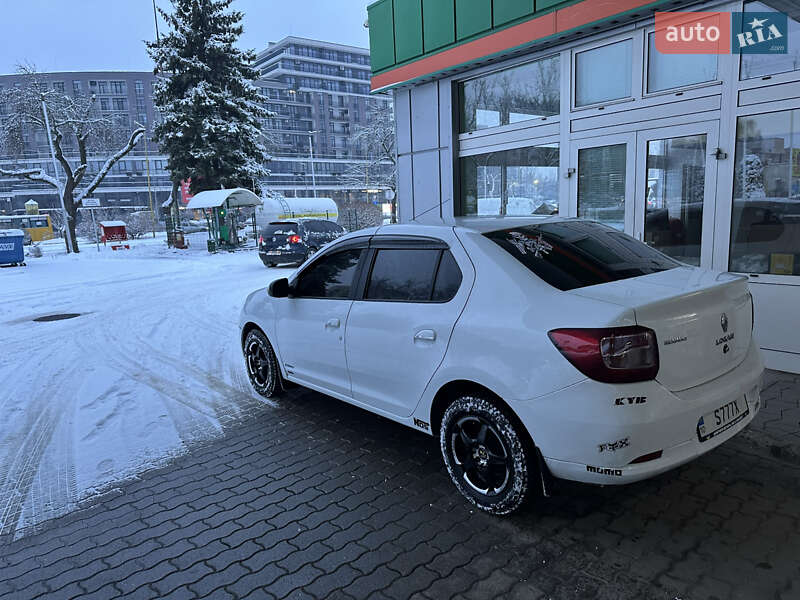 Седан Renault Logan 2014 в Іванкові