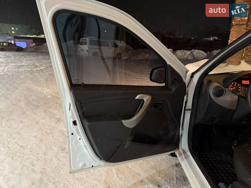 Седан Renault Logan 2011 в Чернигове