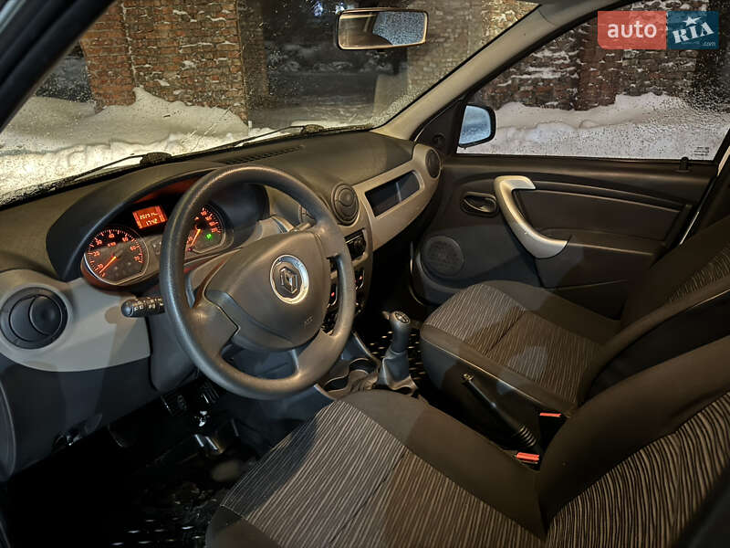 Седан Renault Logan 2011 в Чернигове