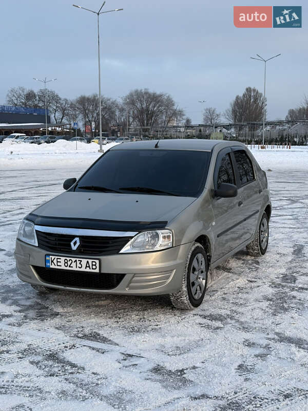 Седан Renault Logan 2010 в Днепре