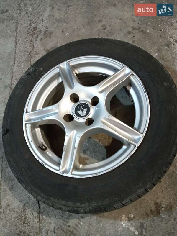 Седан Renault Logan 2015 в Знаменке