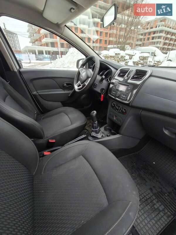 Седан Renault Logan 2017 в Львове