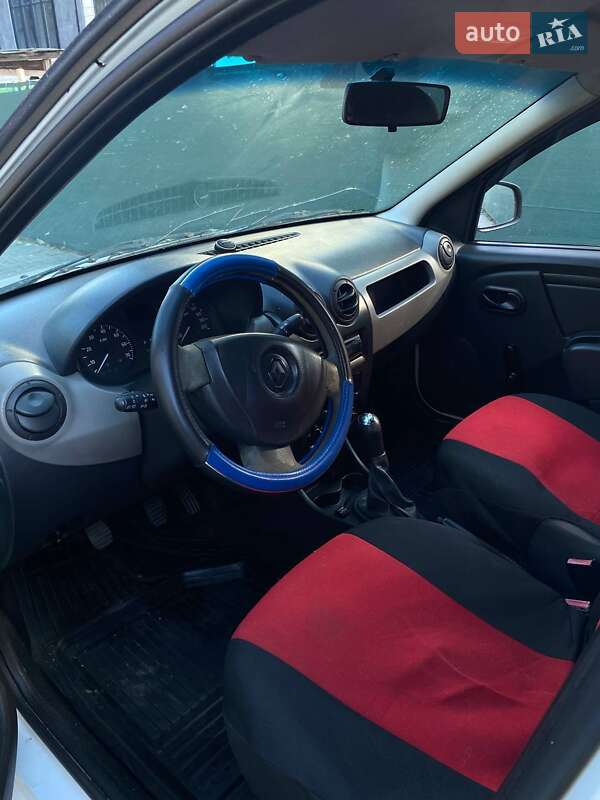 Седан Renault Logan 2011 в Ужгороді