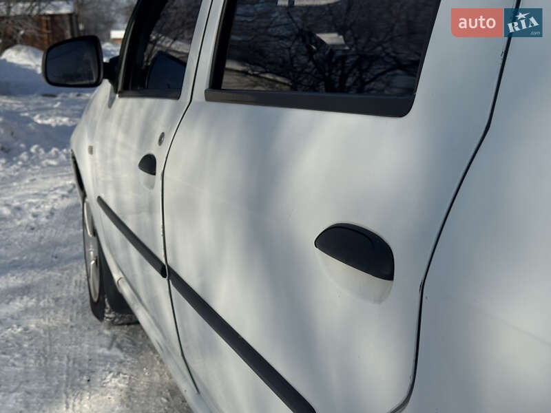 Седан Renault Logan 2012 в Чернівцях