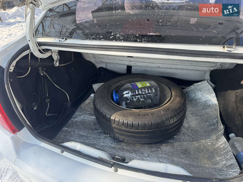 Седан Renault Logan 2012 в Чернівцях