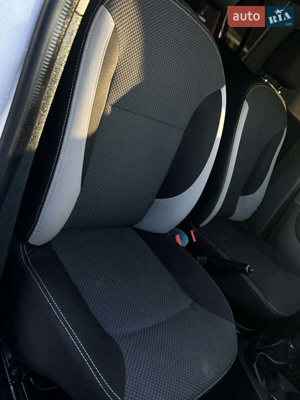 Седан Renault Logan 2016 в Дрогобыче фото 33 Седан Renault Logan 2016 в Дрогобыче