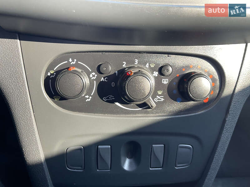 Универсал Renault Logan 2015 в Житомире фото 25 Универсал Renault Logan 2015 в Житомире