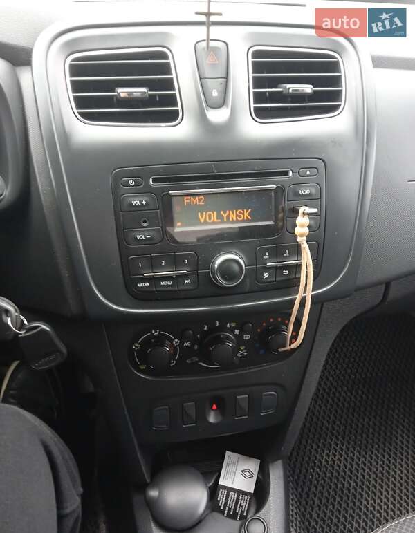 Седан Renault Logan 2013 в Львове