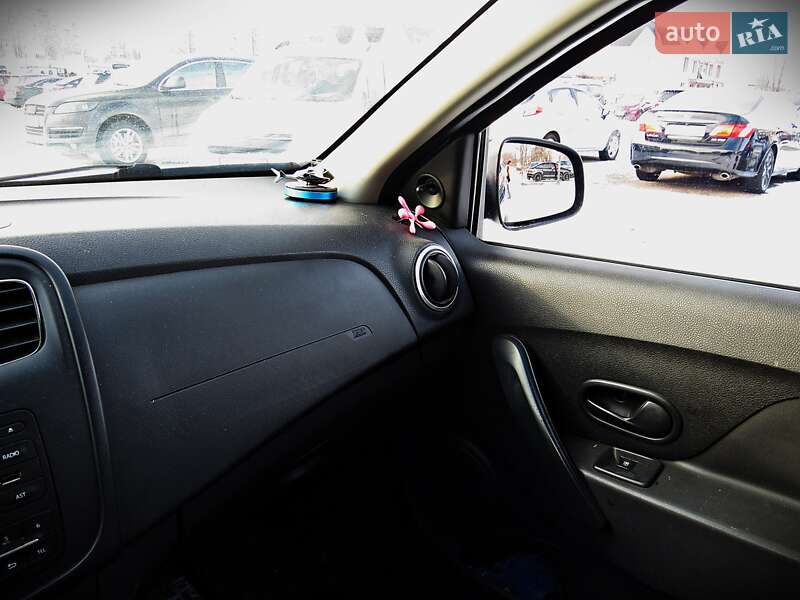 Седан Renault Logan 2013 в Черкасах