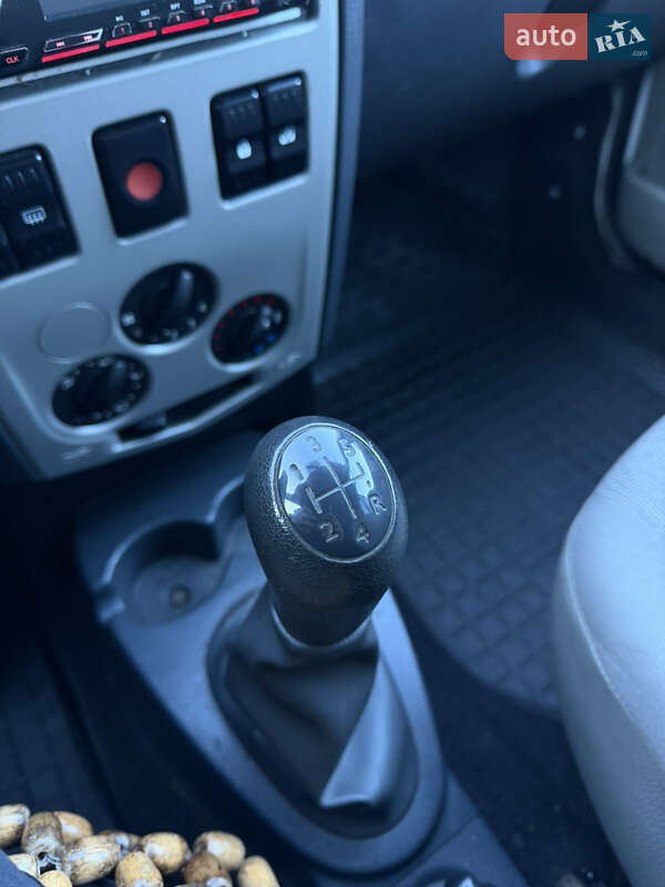 Универсал Renault Logan 2011 в Чернигове фото 20 Универсал Renault Logan 2011 в Чернигове