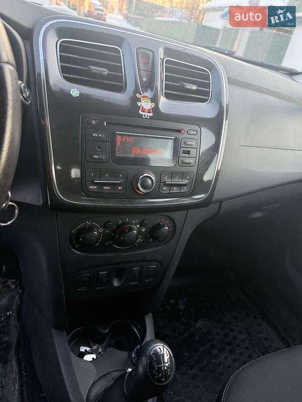 Универсал Renault Logan 2017 в Киеве фото 10 Универсал Renault Logan 2017 в Киеве