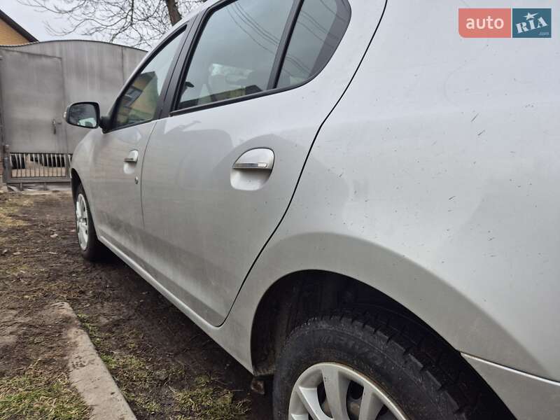 Седан Renault Logan 2013 в Новомосковську