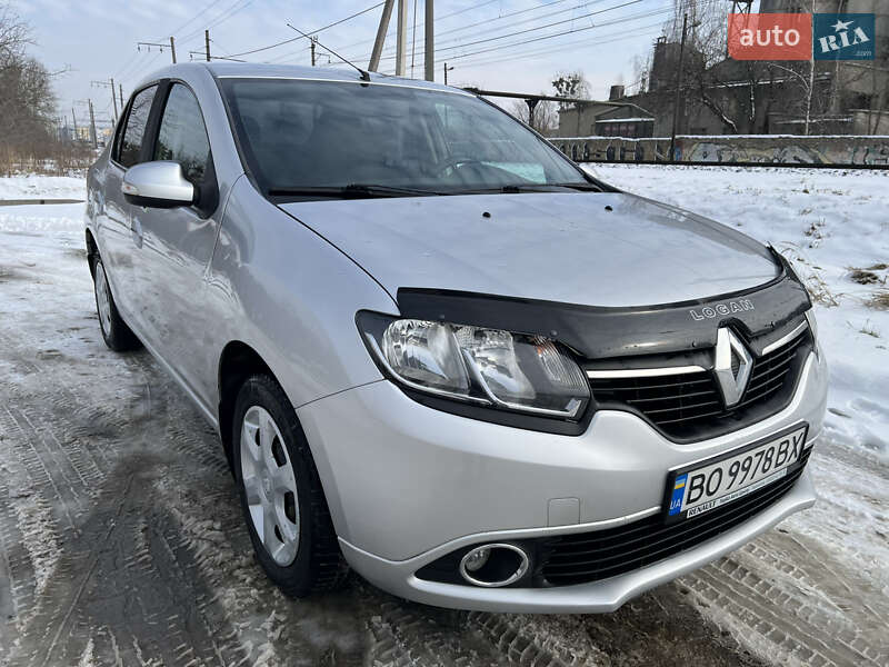 Седан Renault Logan 2013 в Львове