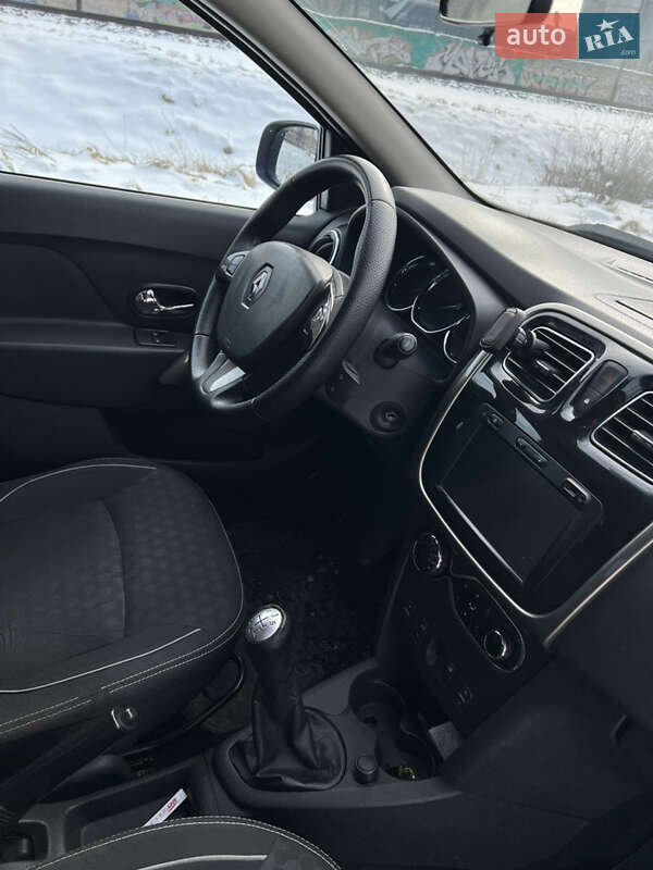 Седан Renault Logan 2013 в Львове