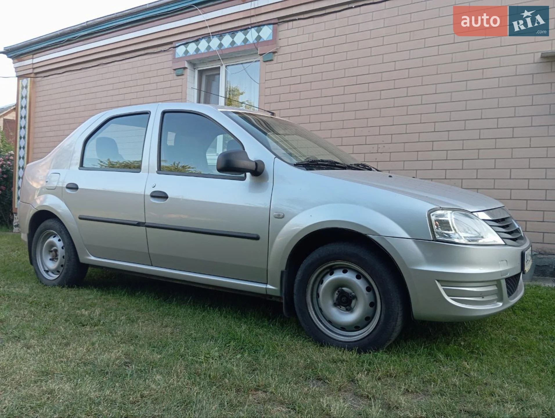 2011 Renault Logan - мініатюра 2