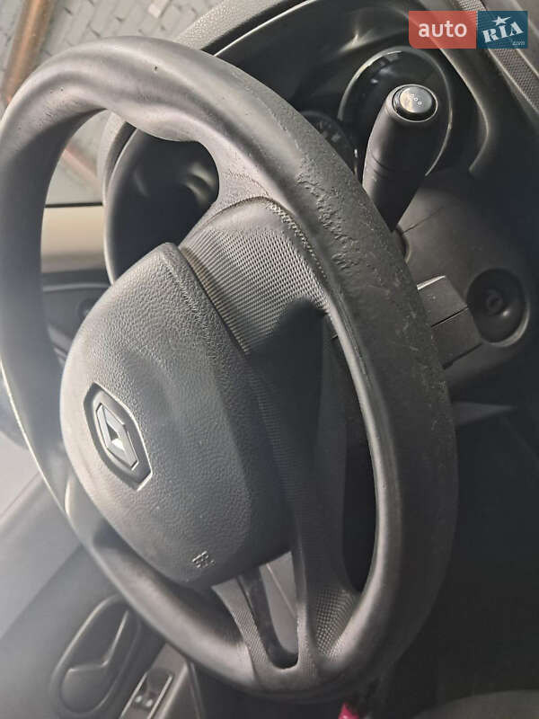 Седан Renault Logan 2016 в Львові