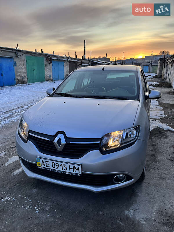 Седан Renault Logan 2015 в Вільногірську