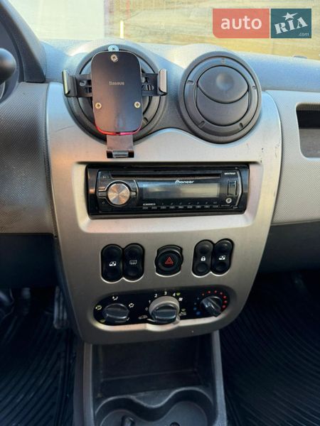 Седан Renault Logan 2010 в Житомире