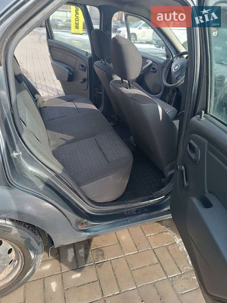 Седан Renault Logan 2010 в Днепре